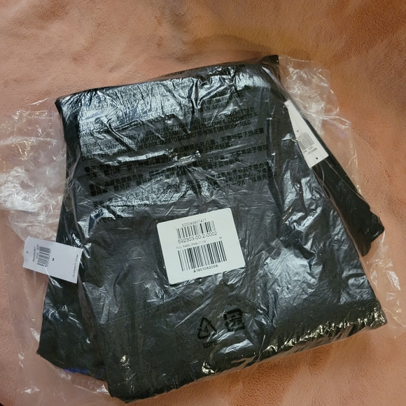 Old Navy Full Front Go-dri Maternity Leggings - Picture 5 of 5